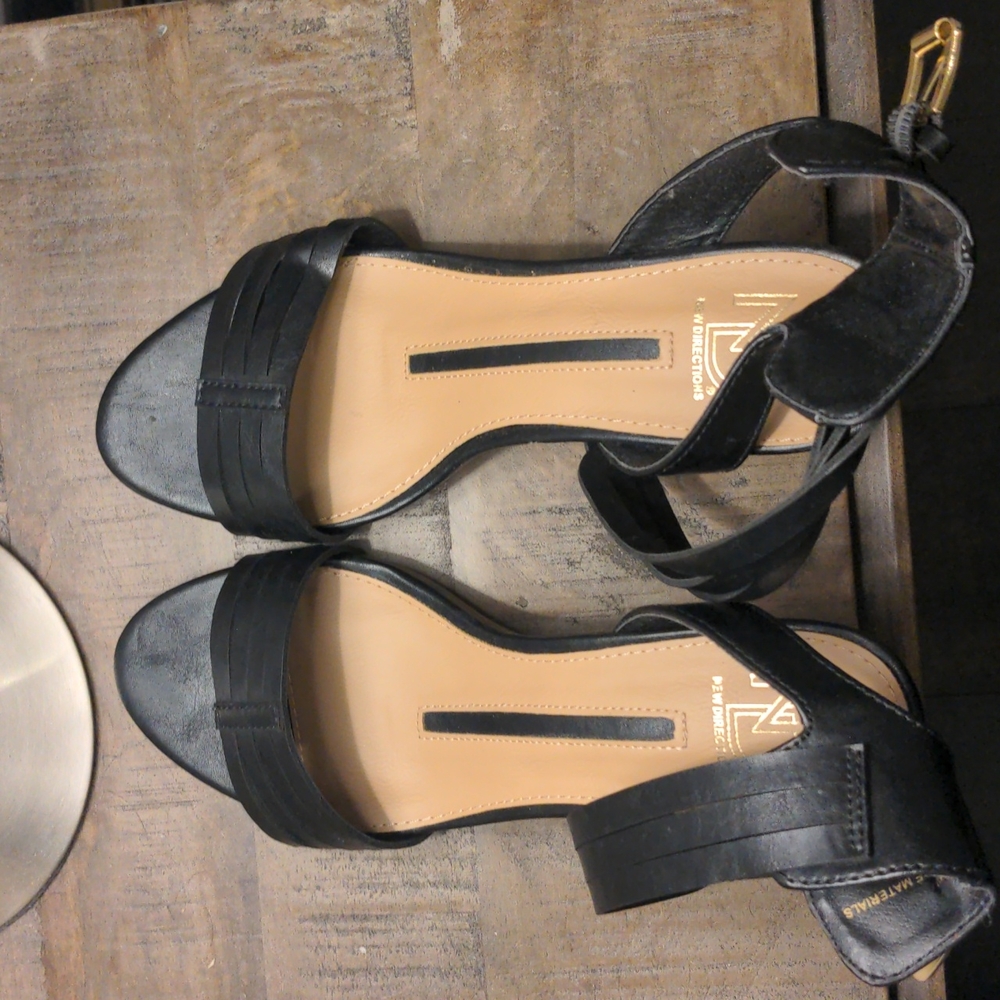 Barely worn New Directions chunky black heels 7.5